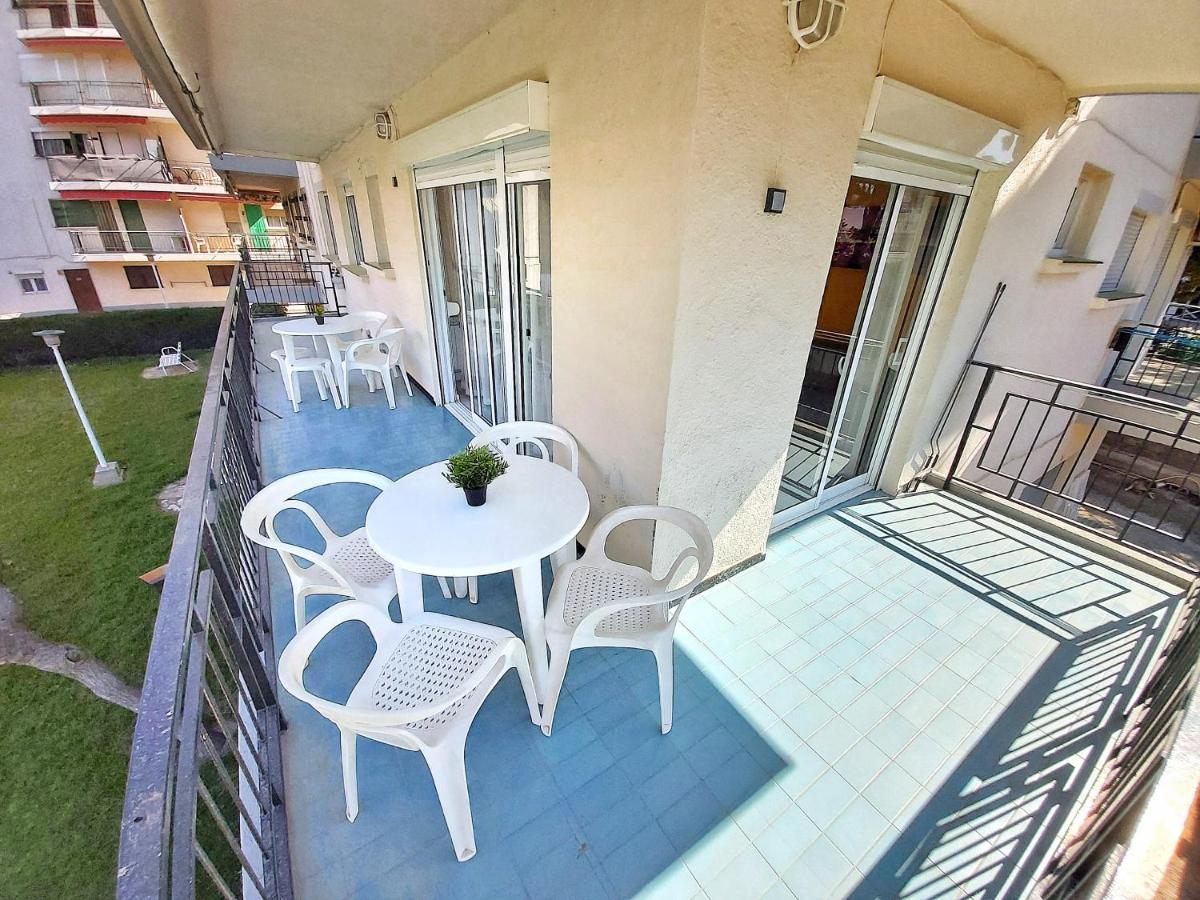 Apartamentos Casanostra Салоу Екстериор снимка