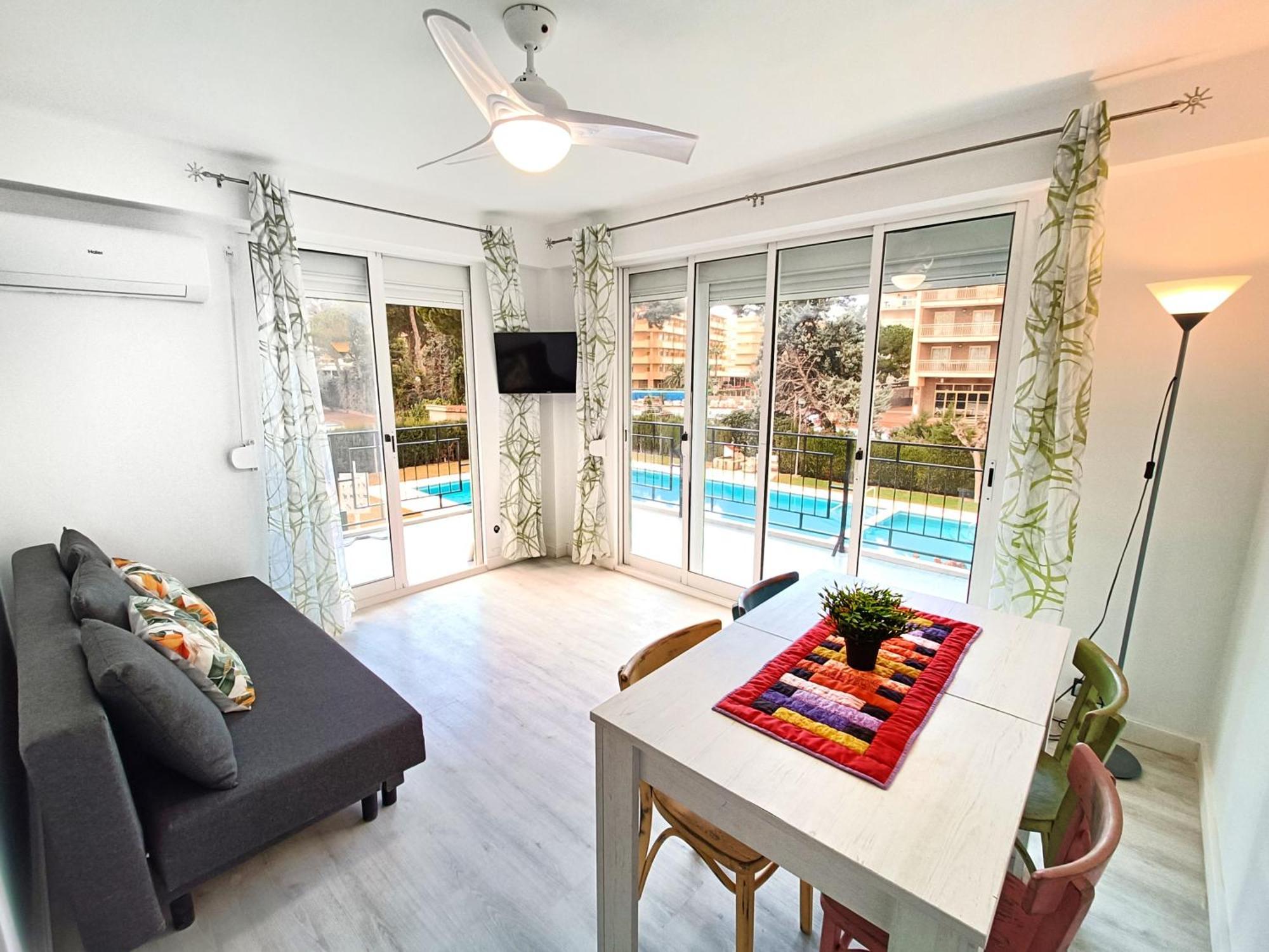 Apartamentos Casanostra Салоу Екстериор снимка