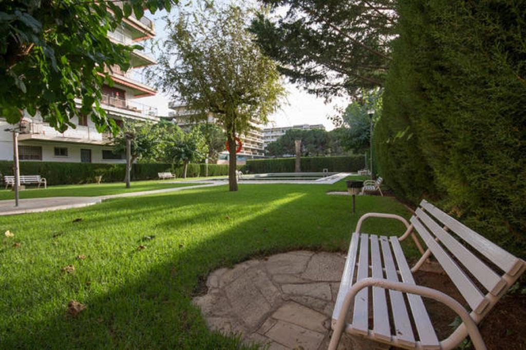 Apartamentos Casanostra Салоу Екстериор снимка